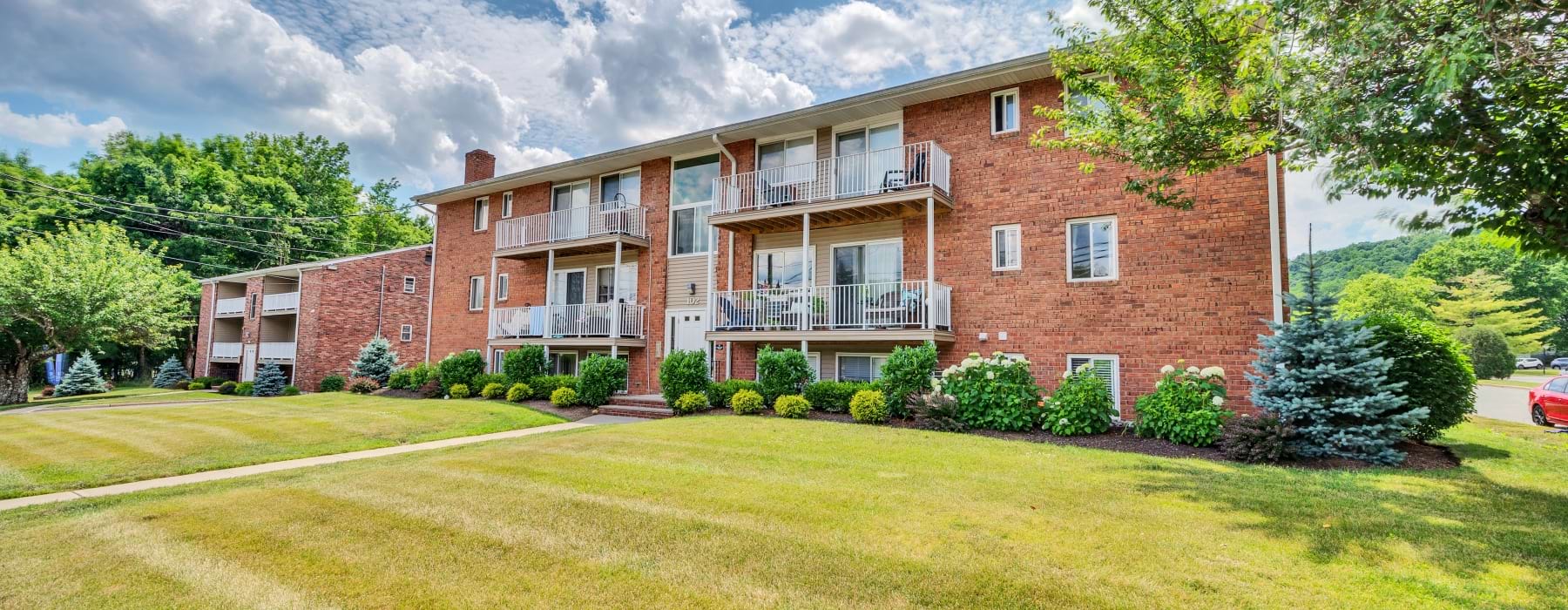 Beautiful Grounds at Countryside Apartments
